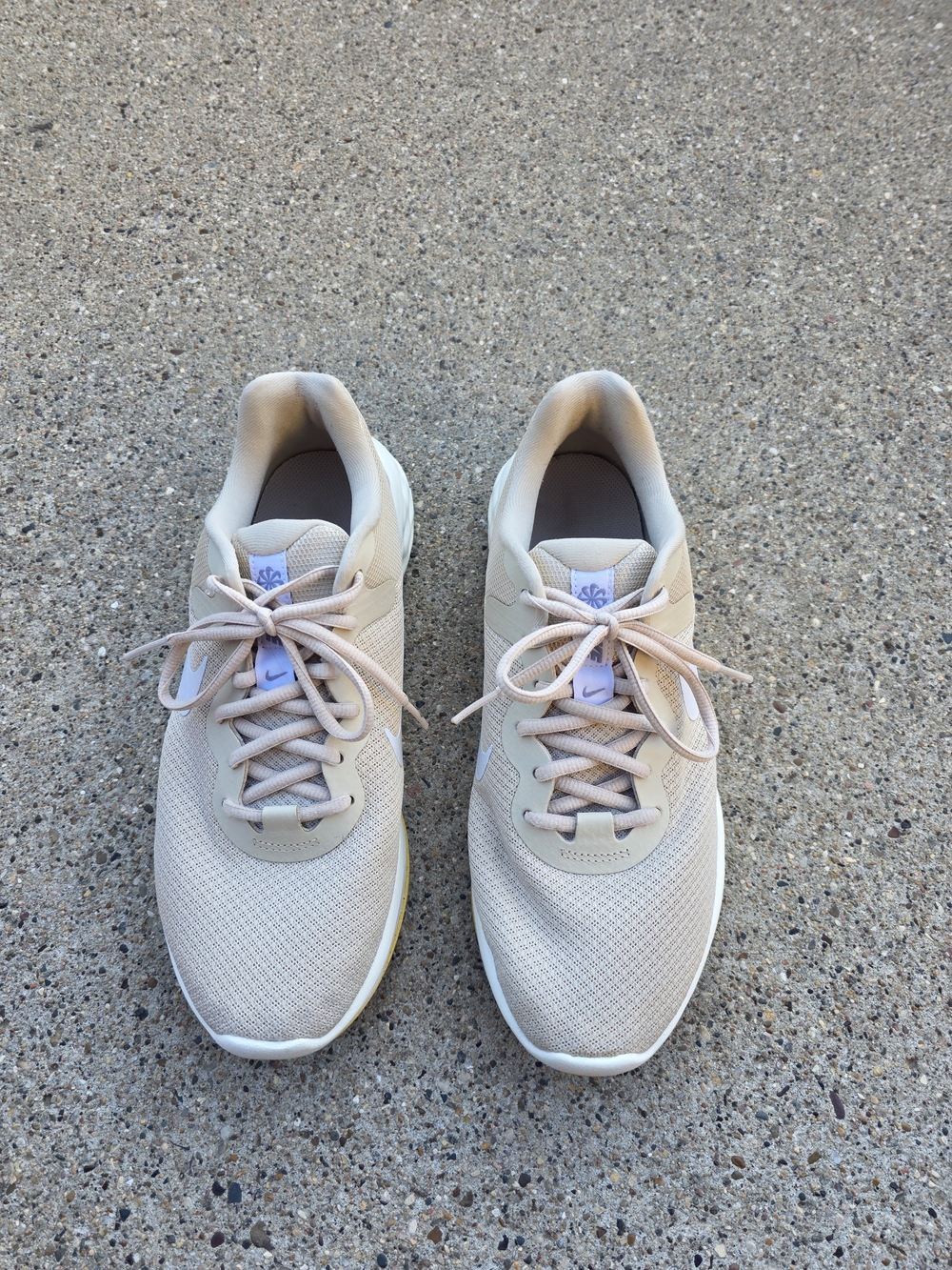 Nike Women's Beige Lightweigt Sneaker  Size 10.5 - Picture 8 of 15